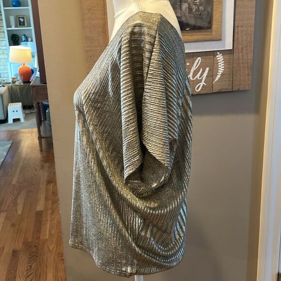 SILVER METALLIC SOFT COMFORTABLE BLOUSE BY KIM AND CAMI Size medium - Picture 3 of 6